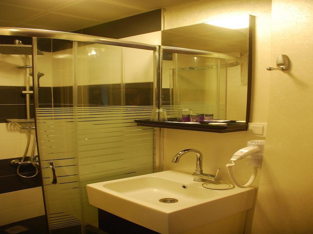Mini hotel Izmir Exteriör bild