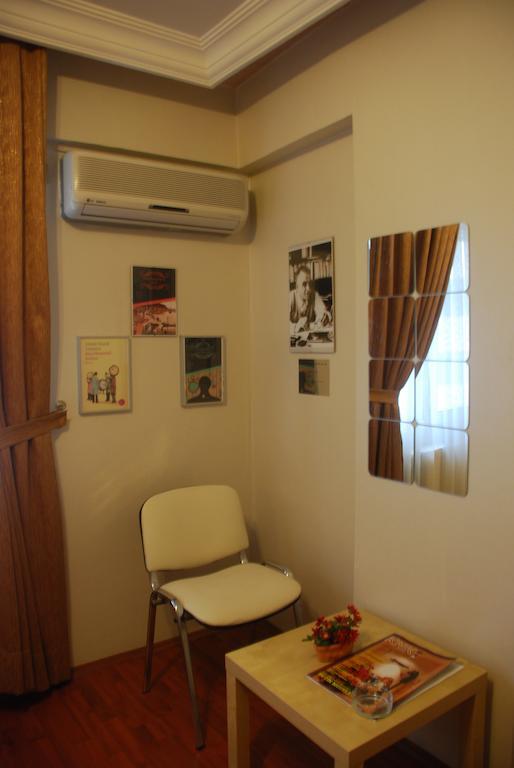 Mini hotel Izmir Exteriör bild